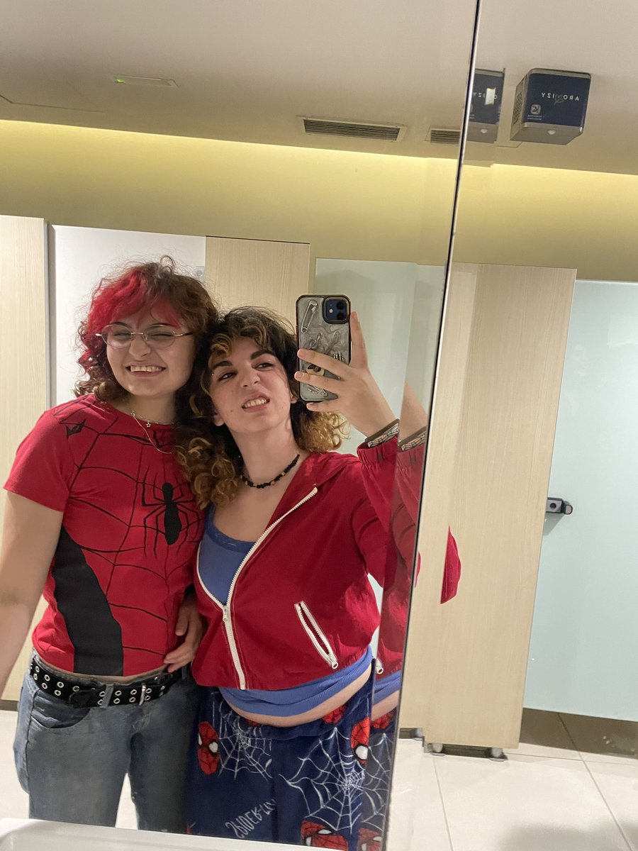gixz4na's tweet photo. aniversário da amor da minha vida dezoitou bb partiu 🚀❤️‍🔥🔞 @Samyramyra_EE https://t.co/Xs5uQr5uv1