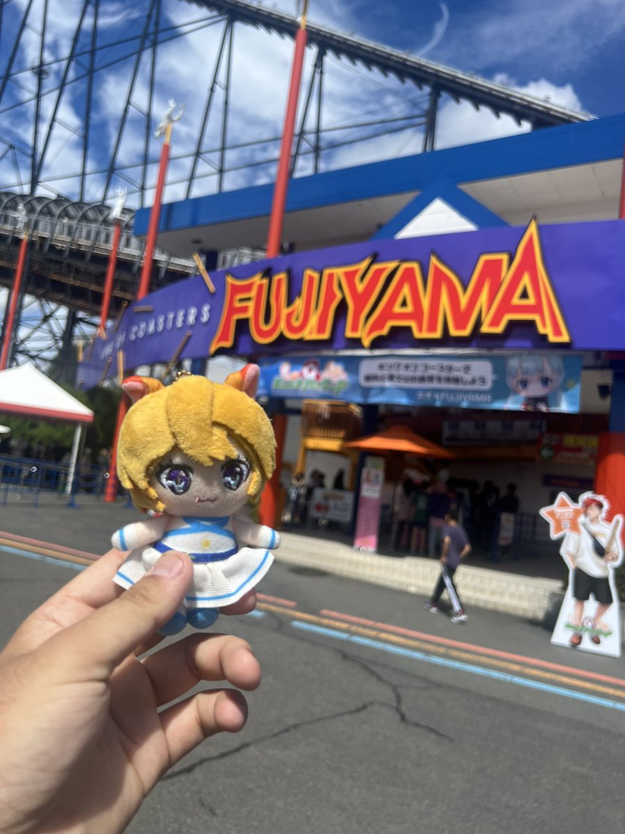 Monst3710mt's tweet photo. 富士急ハイランド🎢
珍しくいい天気☀️
「最初は少しアップしてからFUJIYAMA行くか！　ほなぁええじゃないか行くか」
が大間違いやったwww
個人的にバリキツイねんけどアレw
FUJIYAMAは楽しかった☺️ https://t.co/WPhpfwVKse