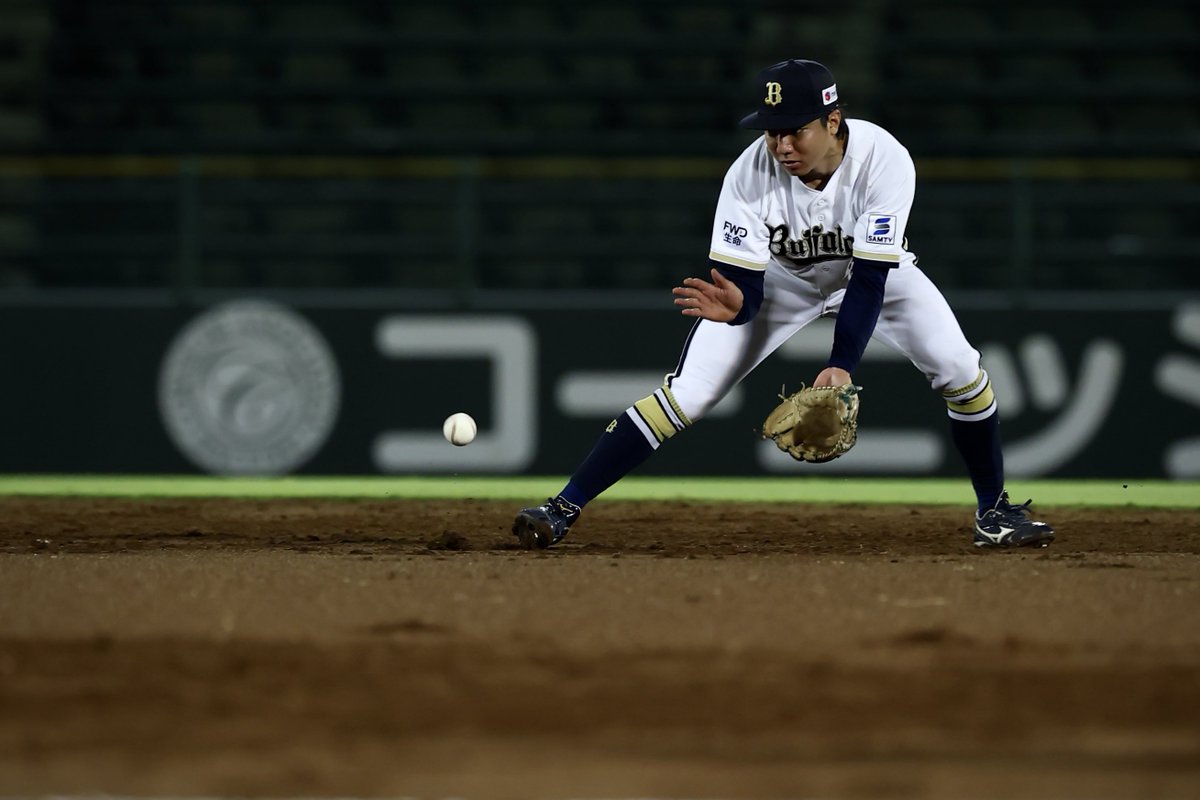 orifullc2's tweet photo. 【ファームリーグ公式戦】
2026.8.18 オリックス-ソフトバンク

打球を処理する宜保翔選手

#Bs2026 #宜保翔 https://t.co/wMS1d90L57