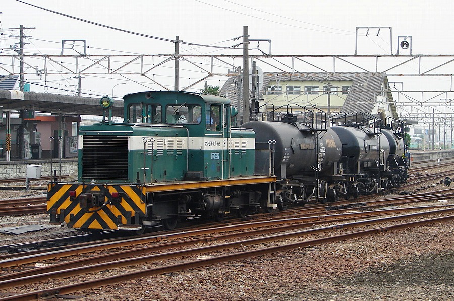 puppukupu_z's tweet photo. タキ85756（タキ5750） 伊藤忠商事　濃硫酸専用　東室蘭駅常備
安中駅にて
06年7月
#火曜日の貨車 https://t.co/nva9kMogSs