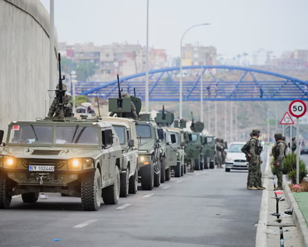 BasilTheGreat's tweet photo. 🚨BREAKING: Spain cancels all leave for military personnel in Ceuta after new intelligence suggests migrants will make another massive attempt to storm the border in the next few days https://t.co/0156FXQK0Z