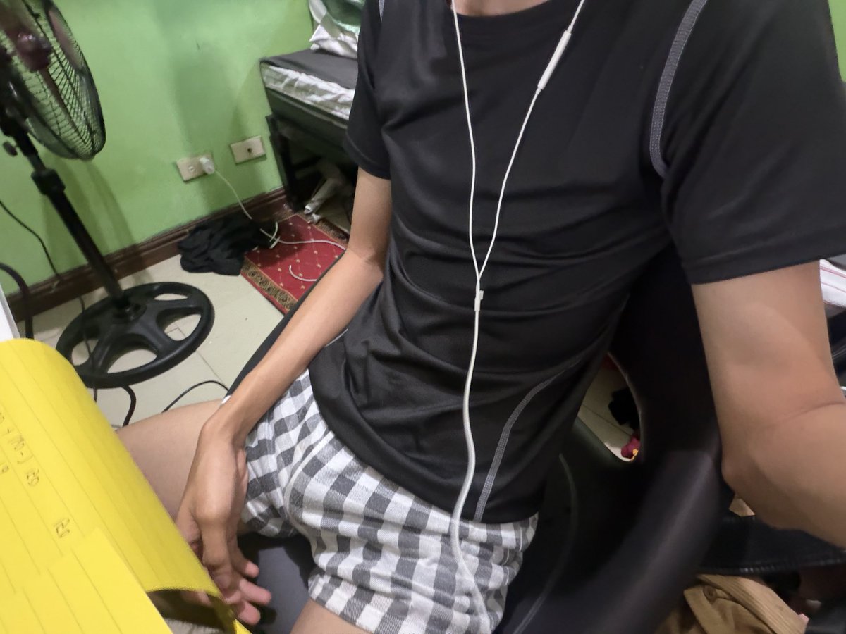 Leiii0512's tweet photo. Me horny asf after my online class 🍆 https://t.co/uL3PWMHAUu