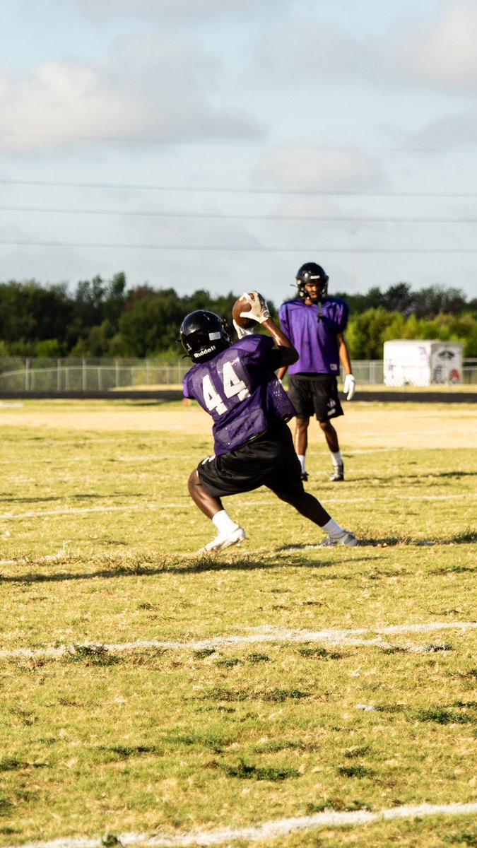laatyy1x's tweet photo. freshman szn loading https://t.co/5LYmaqTJd3