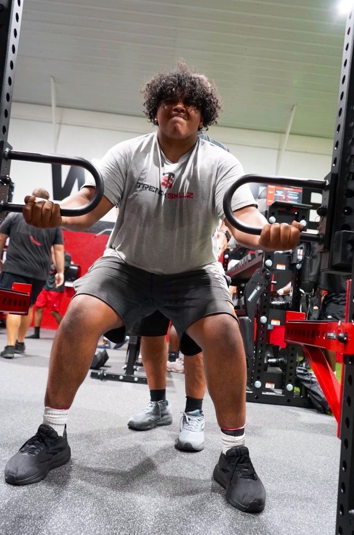 Fernandozelay70's tweet photo. The work nobody sees is what shows up on Friday nights. Staying consistent, staying hungry. 💪🏽🏈 https://t.co/1WTY1ty5kP