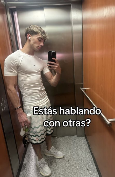 alexnohate's tweet photo. este tío es la cabra eh https://t.co/f7HM23i1uz