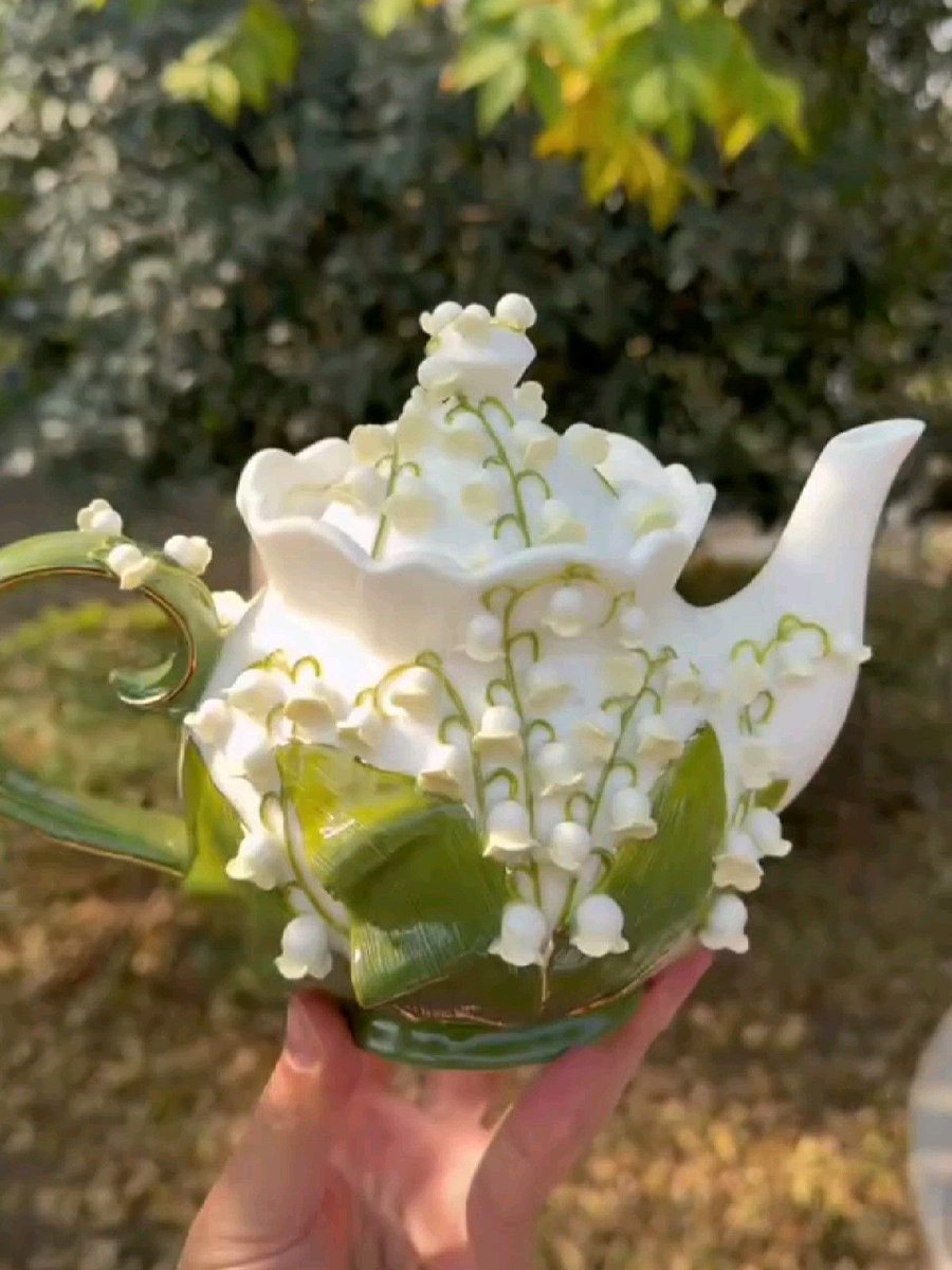 bloomele_'s tweet photo. lily of the valley teapot and cup set https://t.co/K104bMZbw1