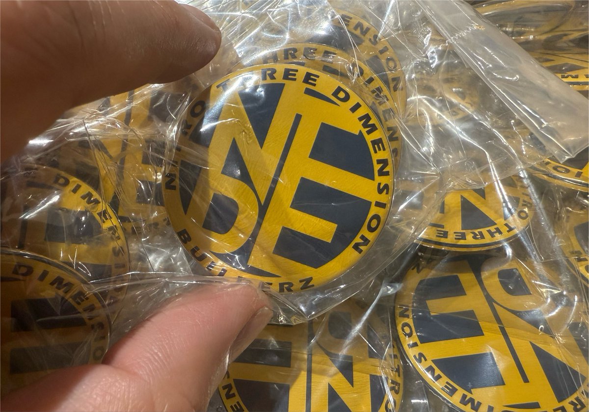 nitro3dimension's tweet photo. 【KCFのお知らせ📢】

物販卓に併設して、N3Dキットの「持寄卓」をご用意します！

✨参加無料・当日持込OK※
✨参加者限定ノベルティあり※画像1枚目
✨さらに！引換番号による抽選で、非売品BBキット
「NJI-ネジ-（かにかま画伯デザイン）」を1名様にプレゼント🎁※画像2枚目

※注意事項について↓ https://t.co/2pI0WXvB2P