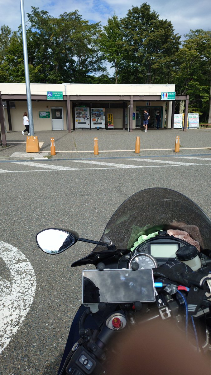 MMotovlog's tweet photo. 休憩🚬☕ https://t.co/tjOehUTb94
