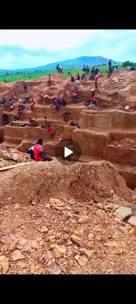 TvslEspana's tweet photo. Mining site #ironore
#Magnetite Fe₃O₄. Highest quality; excellent magnetic property.
#Hematite Fe₂O₃. Most popular; easy to reduce in blast furnaces.
#Limonite FeO(OH) ⋅ nH₂. Lower quality; highly hydrated with more impurities.
#Siderite FeCO₃. Low quality; rarely used for large-scale production.