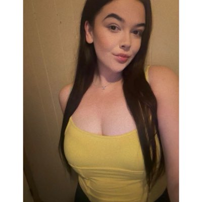 breaxnne's tweet photo. 💛 https://t.co/wyw6DQxXuU