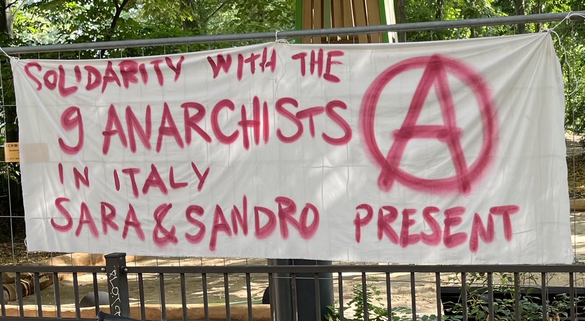 KOstberl's tweet photo. Solidarität mit den 9 Anarchischen aus Italien, die nach dem Tod von Sara und Sandro im Rahmen von Razzien gg die anarchische Szene festgenommen wurden. Mittlerweile wurden 7 Haftbefehle aufgehoben.

https://t.co/UbG7JMIPbs

https://t.co/lqqGGuXEer https://t.co/txfaDXw6yx