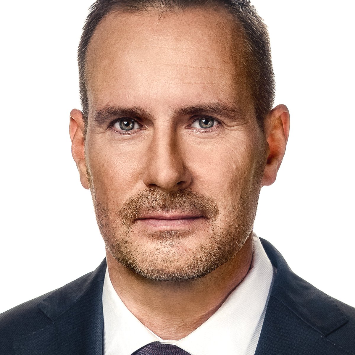 karel_rehka's tweet photo. V obleku. Poznáte mě? Je to trochu nezvyk, ale dělám na tom 😎 https://t.co/LhrKhtZ9YG