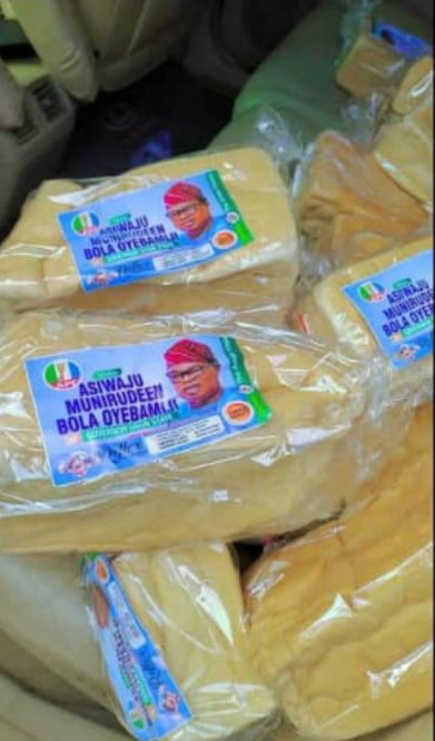 GENFABULOUS's tweet photo. This is a very big INSULT to the great people of OSUN...

APC you can do better next time buh this time around. 

OSUN PEOPLE HAVE DECIDED, IMOLE NI OOOOOOO.

@davido @AAdeleke_01 lets show the world how shameless those AMBO squad is https://t.co/ZygLnUBKLS