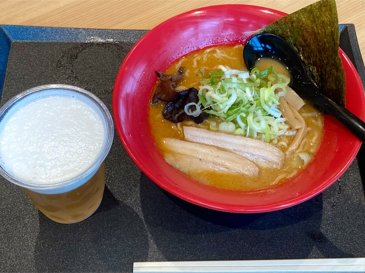 Vralgo_F's tweet photo. 飛行機遅れてるしね、しょうがないね https://t.co/dgzIfSVZ09