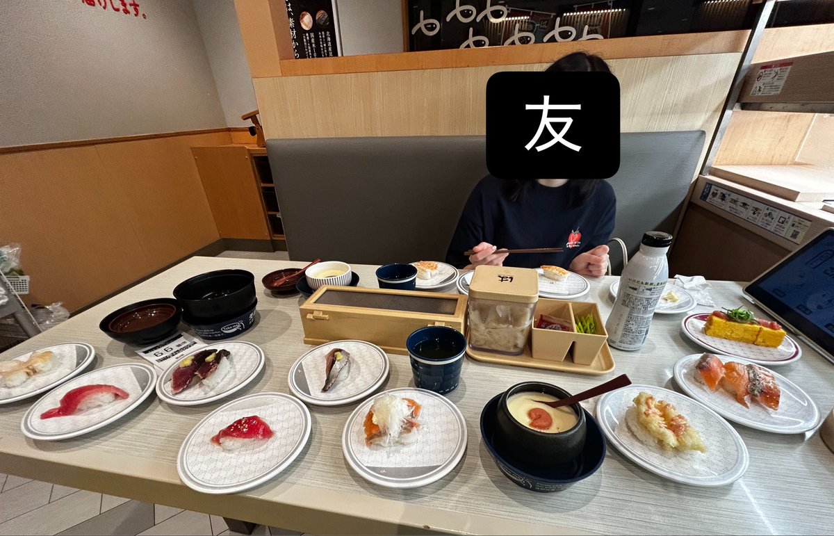 mib_126_'s tweet photo. 最近寿司欲ある
寿司行こうと思ったけどココス
海鮮丼食べようとして刺身定食　サブが多すぎ
ラーメン　こちらもサブ多い https://t.co/erfumKLODa