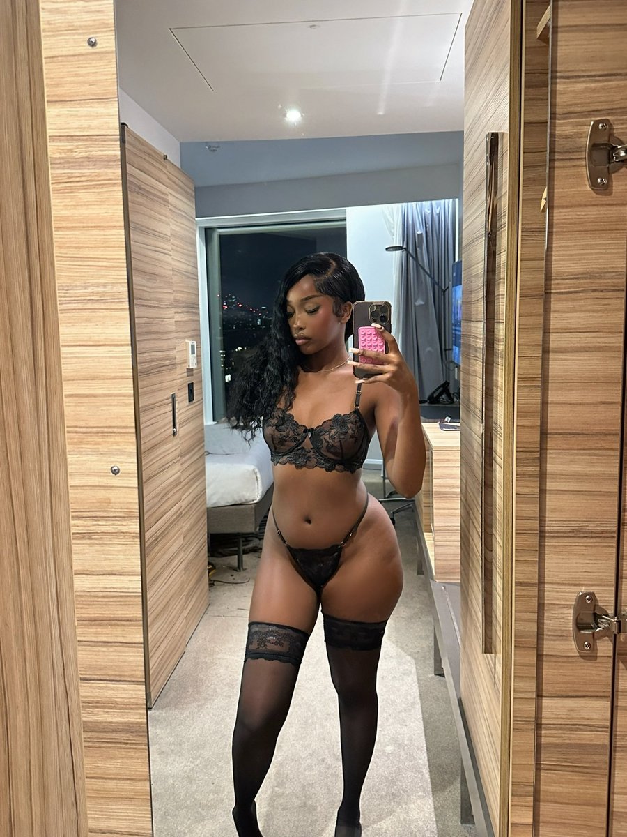 BadGirlEnergy00's tweet photo. Night view🌚🖤 https://t.co/hzrchhch9M