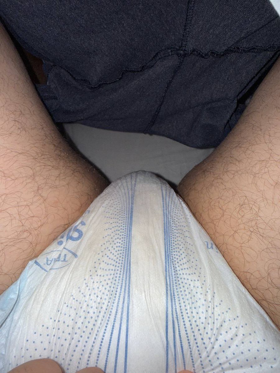 Lil_Adair's tweet photo. Here just chilling in diaper! 
#abdl #abdlperu #abdlboy #tbdl #tbdlboy #diaperlover https://t.co/cfWTZ7avKY
