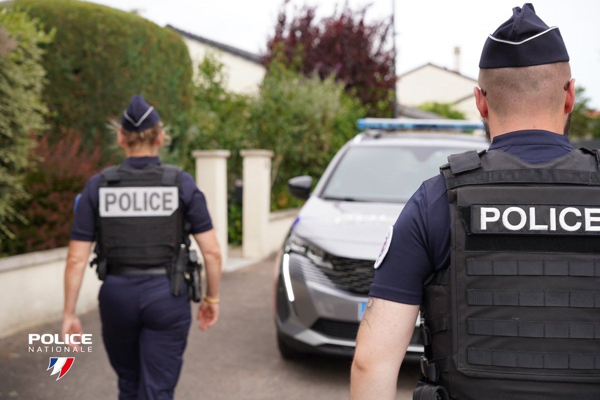 PoliceNat54's tweet photo. En route pour une nouvelle semaine ! 

Que vous soyez encore en vacances, sur la route ou déjà de retour au travail, les policiers de Meurthe-et-Moselle restent mobilisés pour veiller sur votre sécurité. 

Bonne semaine à toutes et à tous, et restez prudents ! ☀️ https://t.co/2oEg3pZuQL