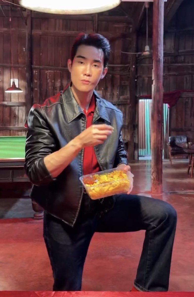 nagi_nagio's tweet photo. いつかこうやってスナックを一緒に頬張りたい🍿😊
#Force https://t.co/WbQdm3FWRC