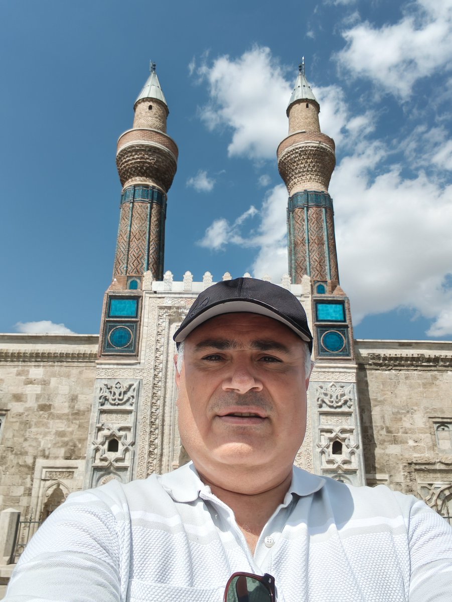 selimefe_58's tweet photo. Selçuklu ve Osmanlı mirasından sonra Sivas, 4 Eylül 1919 Sivas Kongresi ile Milli Mücadele'nin karar merkezi olmuş; Gazi Mustafa Kemal Atatürk ve silah arkadaşlarına 108 gün boyunca ev sahipliği yapmıştır. https://t.co/ryviU6ia1A