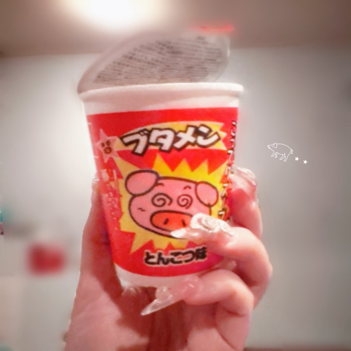 rrkhjd's tweet photo. 先生、俺、ブタメンでタワーされたいんすよ。アタッシュケースに入った一撃100万個の景色(ブタメン)が見たいんすよ。豚姫って言われても、構わないから―――…🐖🐖🐖 https://t.co/vK1ypfReGO
