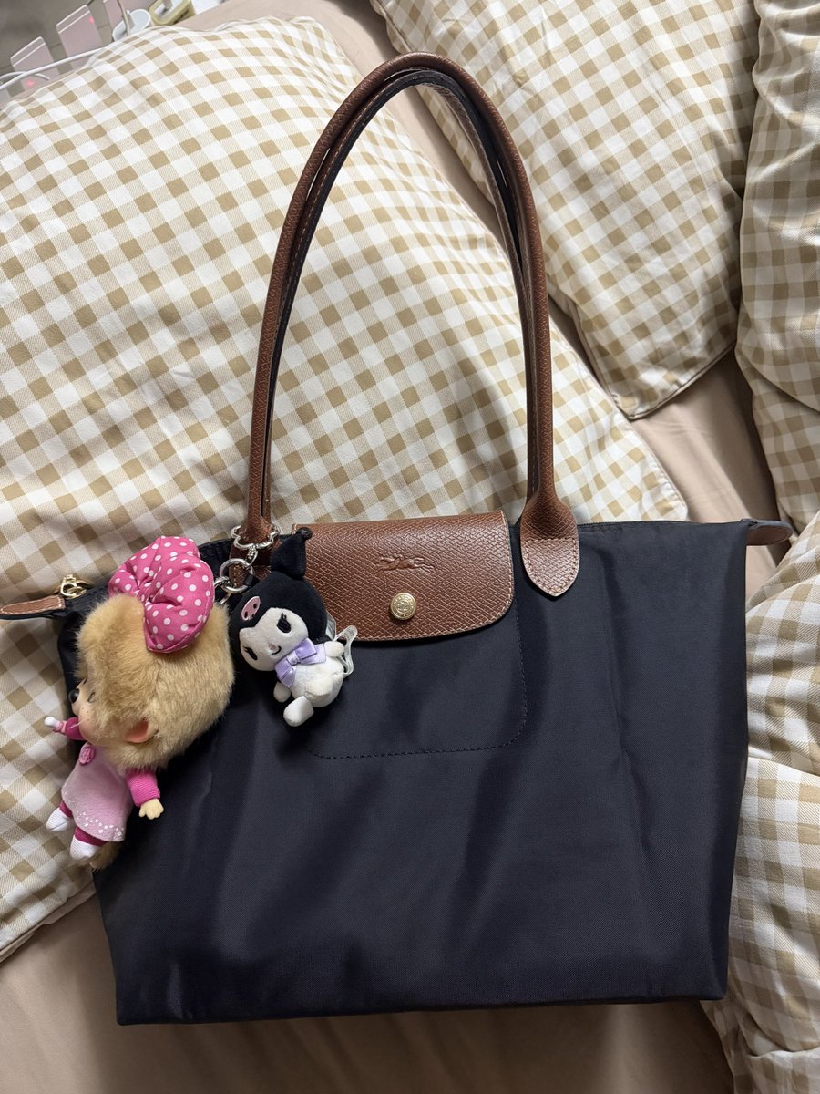 axgux_'s tweet photo. ส่งต่อlongchamp สีดำ🖤 ไซส์ m Long
📍3,000บาท รส พร้อมโอนลดได้  
สภาพสวย⭐️♥️🪷 #ส่งต่อlongchamp #longchampมือสอง #ส่งต่อกระเป๋า https://t.co/GdFeFUhTS8
