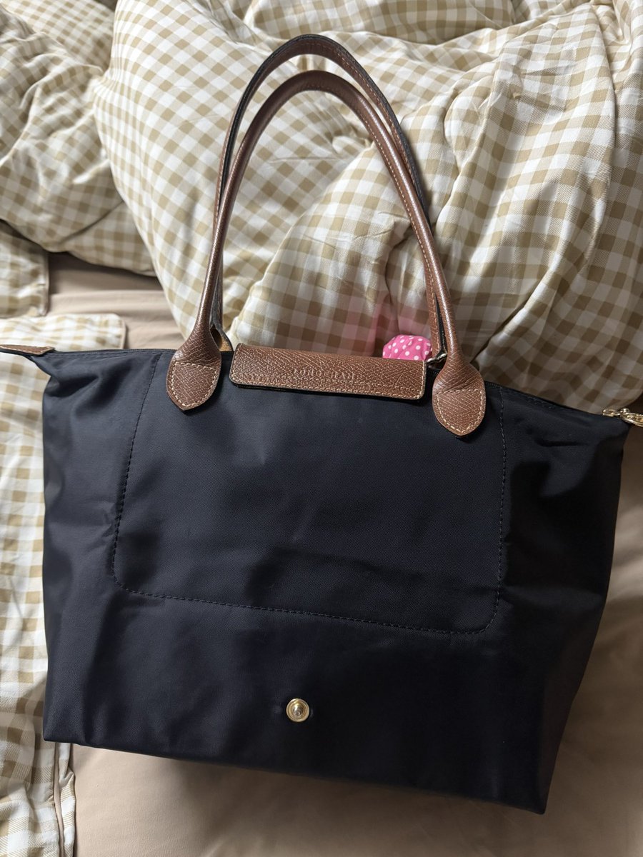 axgux_'s tweet photo. ส่งต่อlongchamp สีดำ🖤 ไซส์ m Long
📍3,000บาท รส พร้อมโอนลดได้  
สภาพสวย⭐️♥️🪷 #ส่งต่อlongchamp #longchampมือสอง #ส่งต่อกระเป๋า https://t.co/GdFeFUhTS8