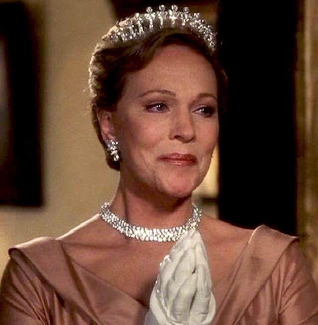loverlyjulie's tweet photo. queen clarisse renaldi, you will always be iconic https://t.co/69JCvwvypB