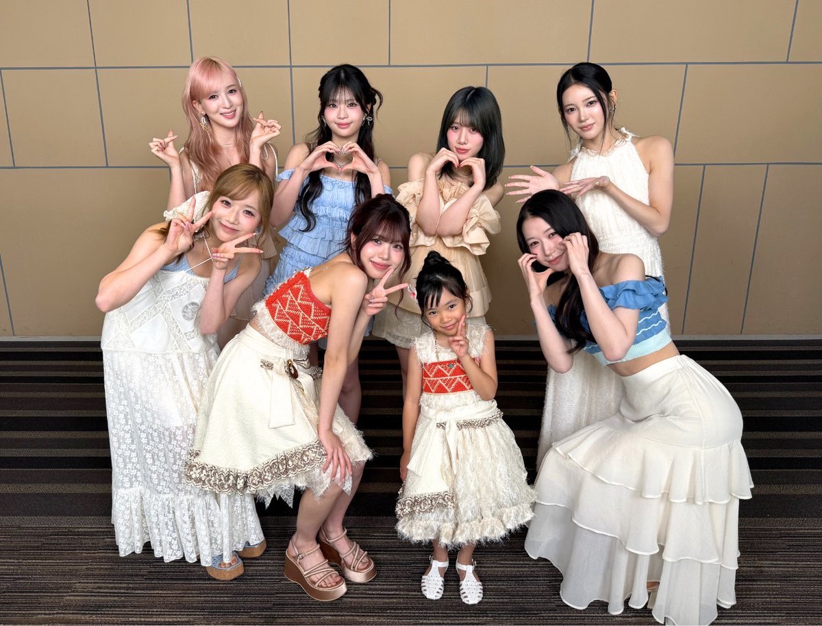 disneystudiojp's tweet photo. 実写版『#モアナと伝説の海』🌊
⌇大ヒット御礼イベント オフショット📸
⠀
イベント舞台裏のキュートなオフショットが到着⸝꙳
⠀
🐚#モアナ 役 日本版声優 #TSUZUMI さん（#ME_I）
🐚ベビー・モアナ役 日本版声優 #倉田瑛茉 さん
🐚応援ゲスト ME:Iのみなさんˎˊ˗
#MIU さん #MOMONA さん #AYANE さん
#KEIKO さん #RINON さん #SUZU さん
⠀
笑顔あふれるダブル・モアナ＆
ME:Iの仲良しショットにほっこり🌺
⠀
#モア夏 を体感しに劇場へ💨
大ヒット上映中⛵