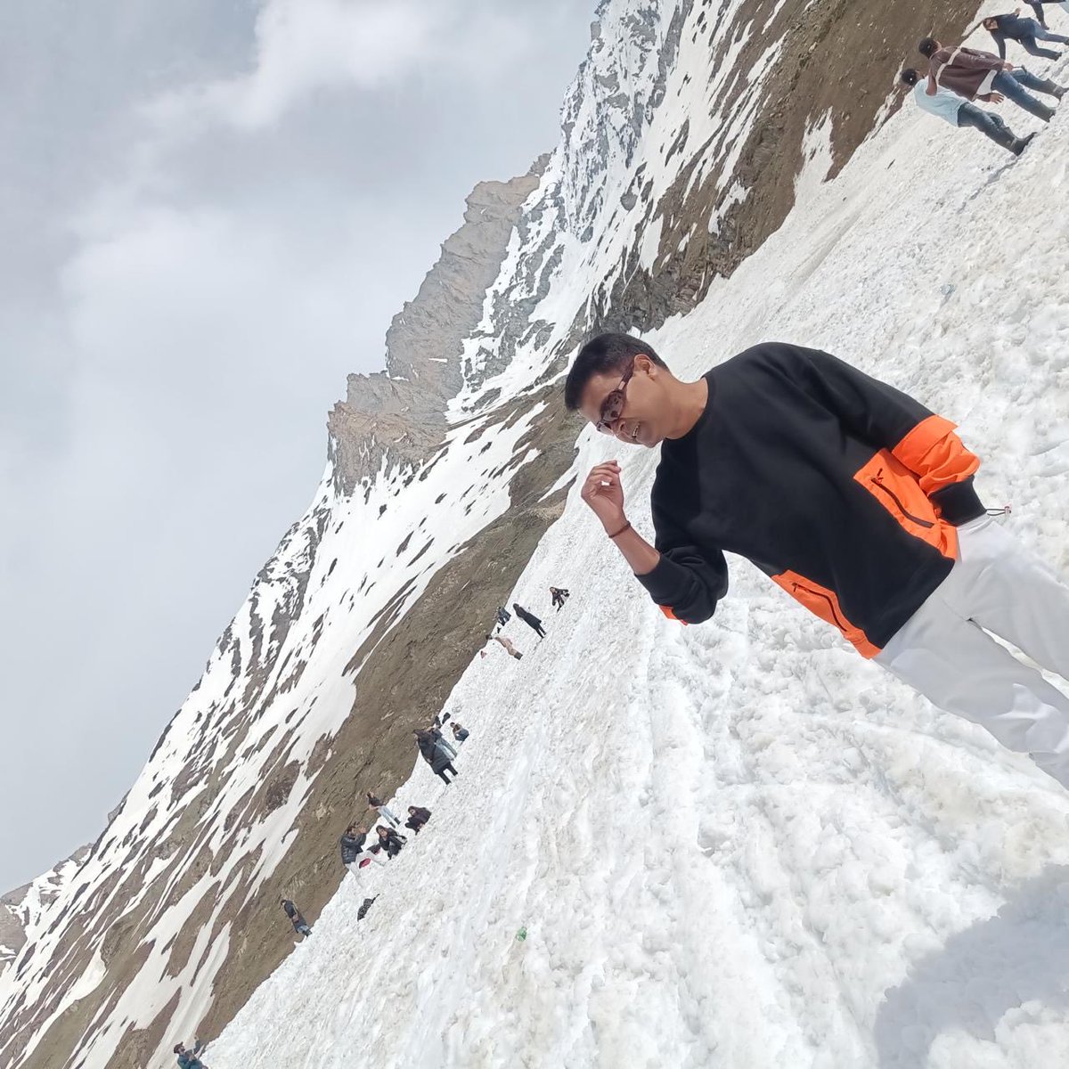 AbbhinavOffl's tweet photo. Have a block buster birthday @BalabommalaSri garu. https://t.co/fi3UDzVYH3