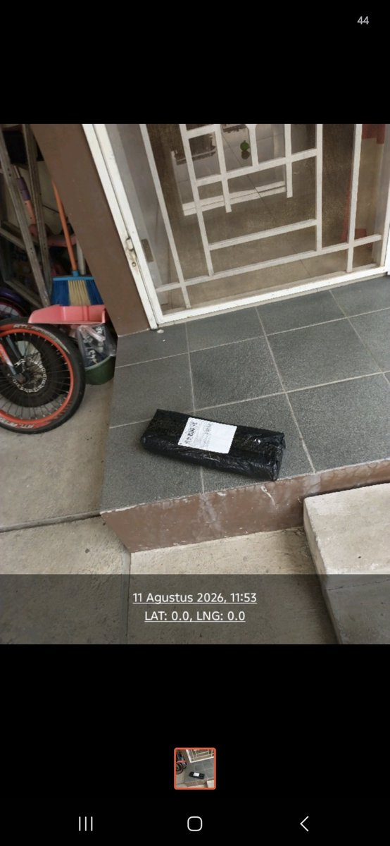 ragilolink's tweet photo. Pesanan saya dari shopee nyasar ke amalat orang lain, pengiriman dr anteraja, tapi identitas kurir dari anteraja juga tidak ada di pengiriman shopee
Bagaimana ini? 
@anteraja_id @ShopeeID https://t.co/duprEhHvUI