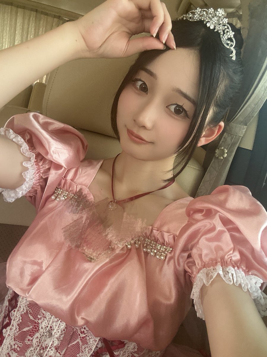 DP_KANIAIRI's tweet photo. 野外LIVEありがとうございました💞
汗で前髪なくなるの目標にしてたけどよく考えたらあんまりおでこ汗かかない人でした🫠
だからセルフ前髪無くし
お団子可愛かった〜?
#可児愛梨 #lovelys #idy https://t.co/iuETFXbGTo