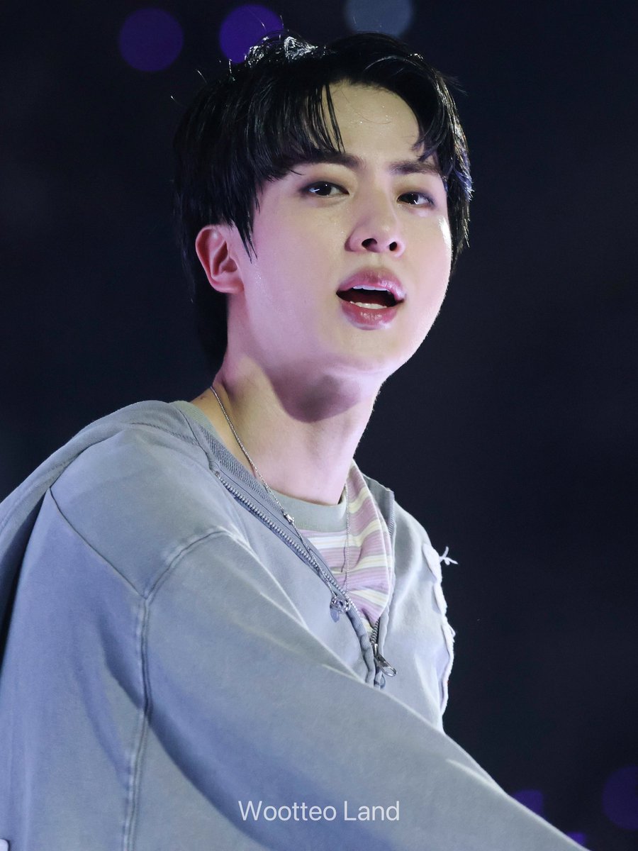 WootteoLand's tweet photo. 260810 Preview
BOY IN LUV!!!!!

JIN CHARMS BANK STADIUM 
#JIN_IN_BALTIMORE_D1 #JIN_WORLDTOUR_ARIRANG_BALTIMORE
#방탄소년단진 #진 #JIN #BTS_JIN https://t.co/07JYqDjEit