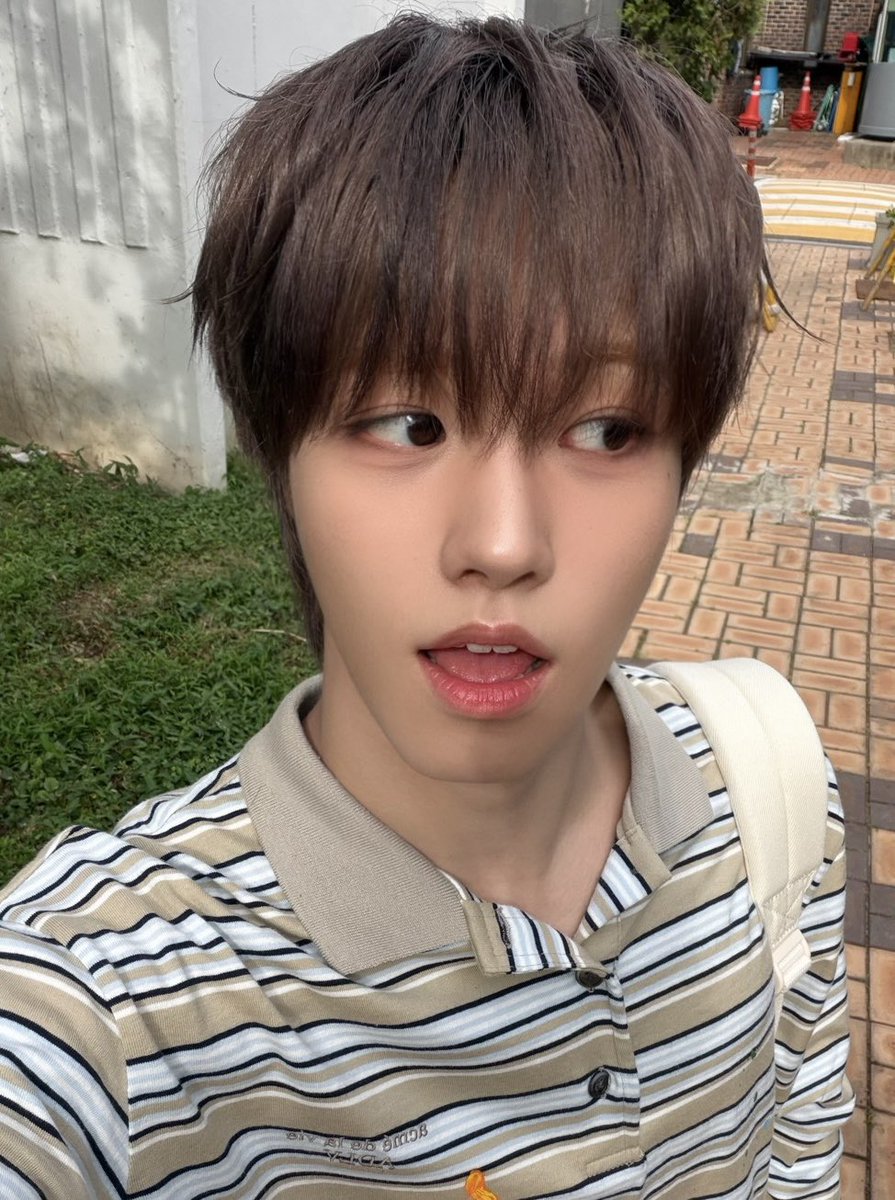 AHOF_official's tweet photo. 우와~ 날씨 덥다☀️

#AHOF #아홉
#JUWON #박주원 https://t.co/j66NLOIPqY