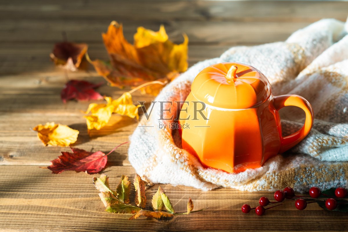 ANDYXXXX's tweet photo. Autumn breeze + pumpkin spice latte = my perfect Saturday afternoon https://t.co/ooeaYBWAYC