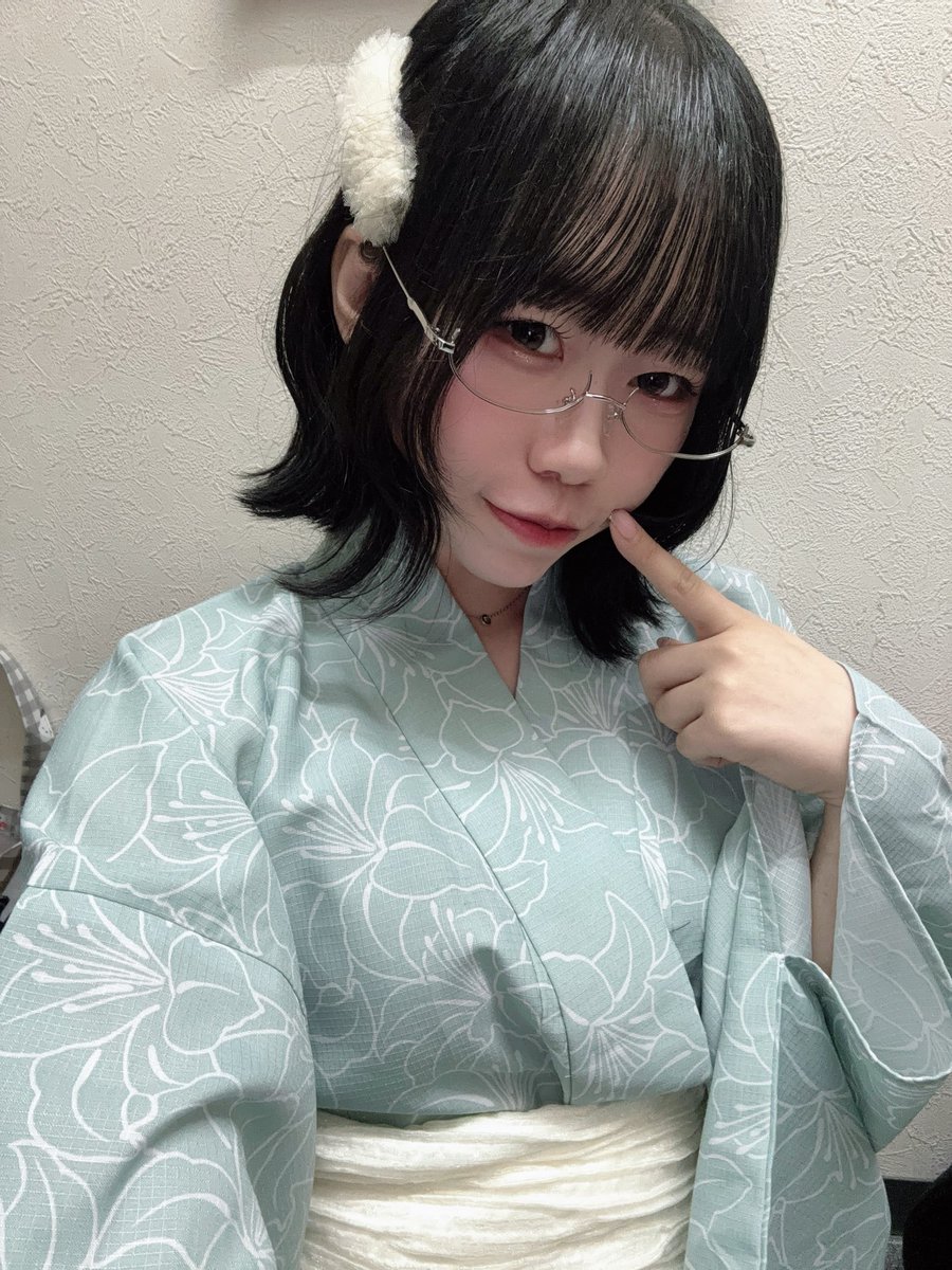 JuIie__maiLeaf's tweet photo. 本日浴衣でお待ちしております🎶
夏って感じがする！！！
頑張って着ました！！ https://t.co/MhQ81LJIB4