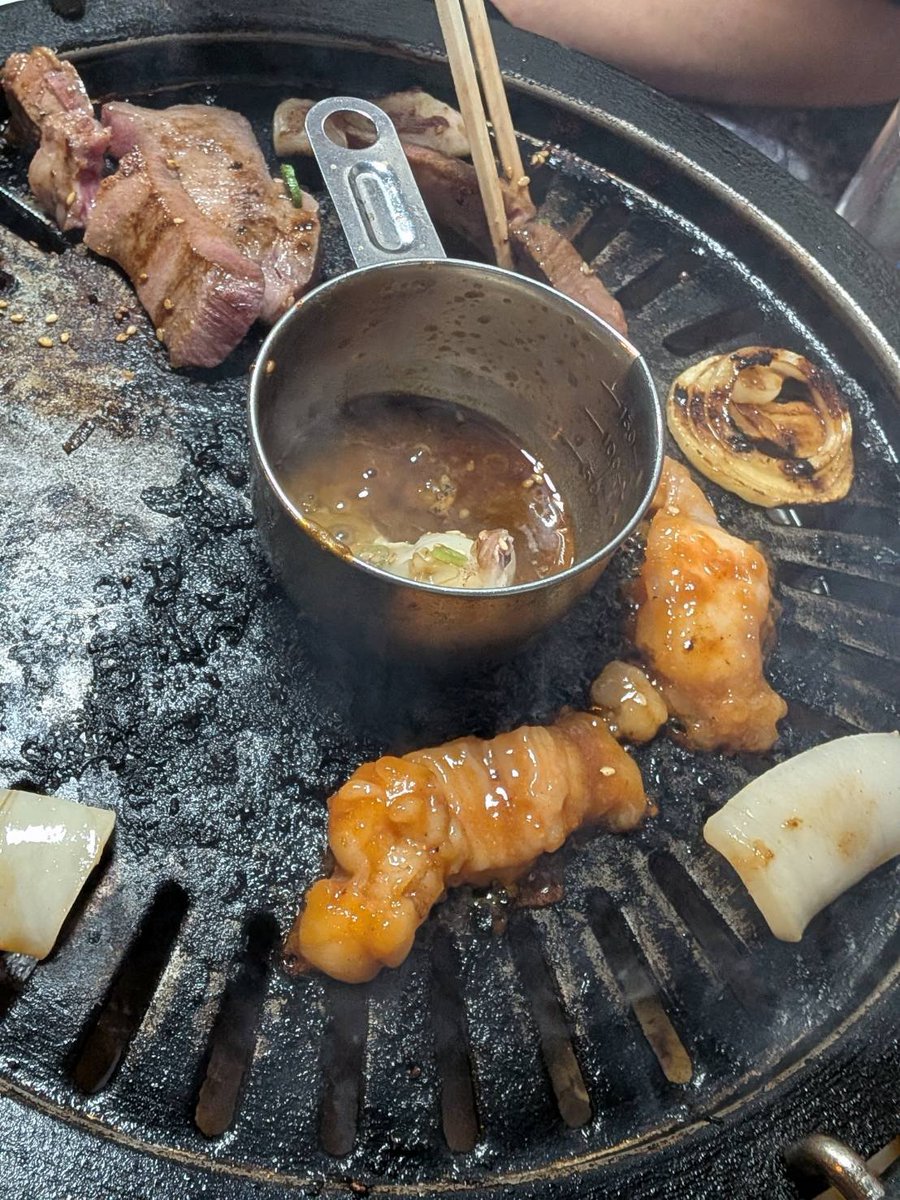 MarioMario2021's tweet photo. 焼肉八兆さんへ

焼肉での相席わろた！おもろ！
でもたのしかった！！
シノハラさん、またね！

#八兆
#焼肉八兆
#東鳴子 https://t.co/nYtJb1fXB5