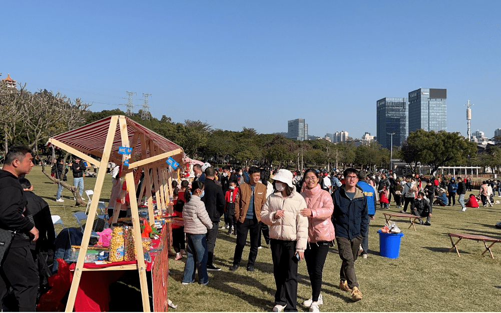 SoWitIt's tweet photo. [Join our community spring fair this Saturday at Central Park! Free food, kids’ games and local craft stalls. Bring the whole family - let’s connect with neighbors!]， https://t.co/qiXuNL09mW