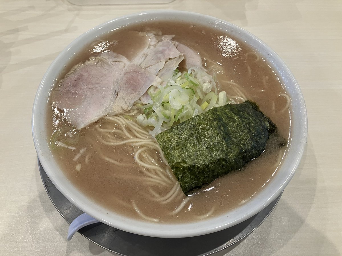FTR223_Maximum's tweet photo. #らあめんわや
ちょい太麺の佐賀ラーメン
替玉システムなし https://t.co/TUdq88rX9X