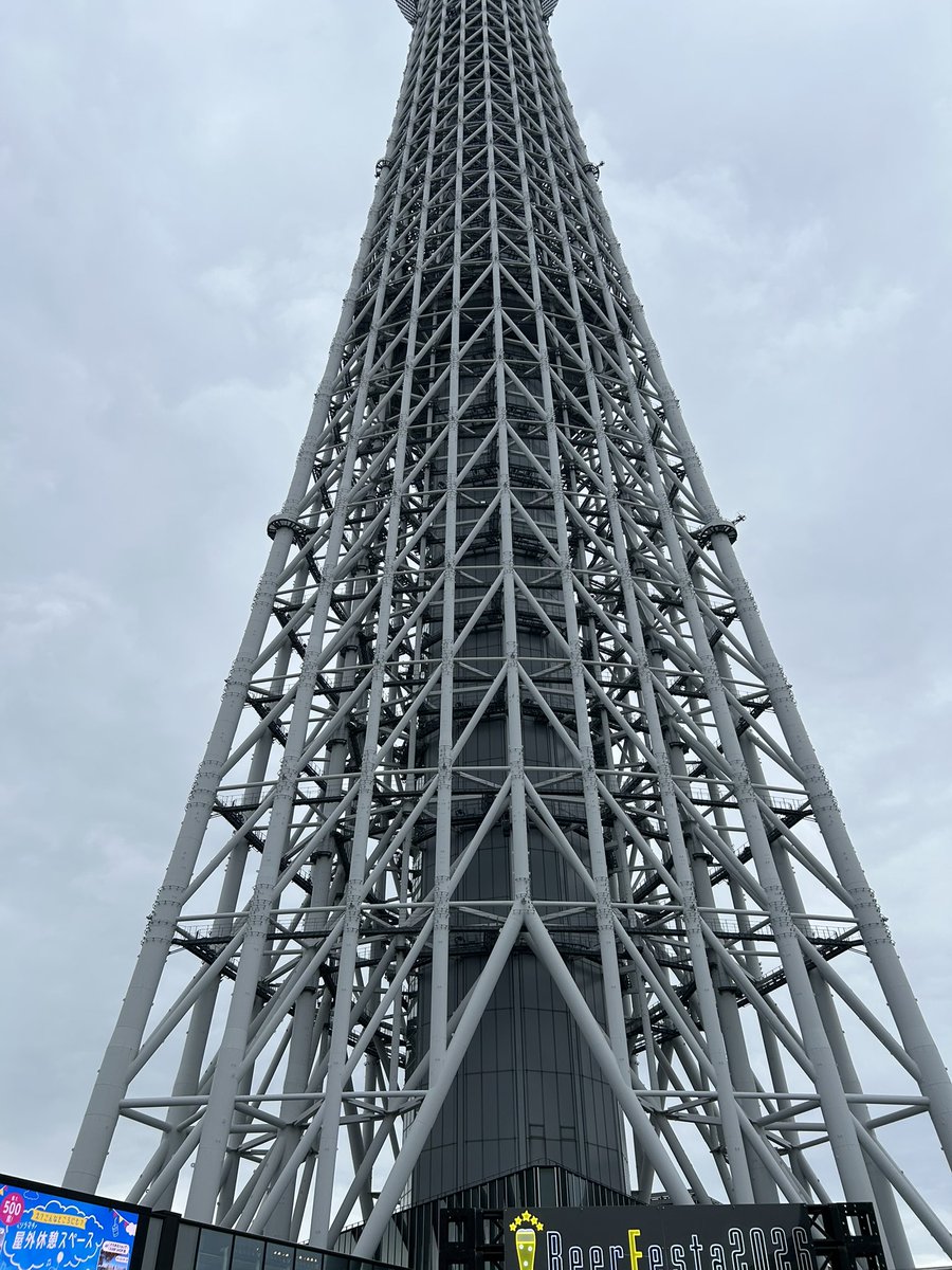 eminem0109's tweet photo. スカイツリー来てみた。
風つよ〜い。
人多〜い。 https://t.co/fCWZNcgWBy