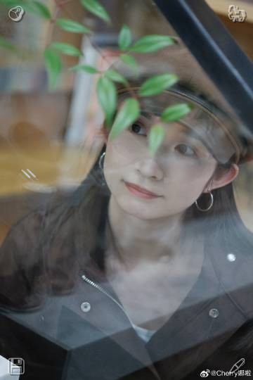 jm__bae's tweet photo. That evening, Lila drops by and we grab some pizza, binge a few films, and chuckle nonstop until we’re aching. She glances at my newest self-portrait and remarks, “Honestly, you’ve mastered this thing—just being yourself.” I crack a smile, and for the first time, I actually https://t.co/X8jsAq2bCi