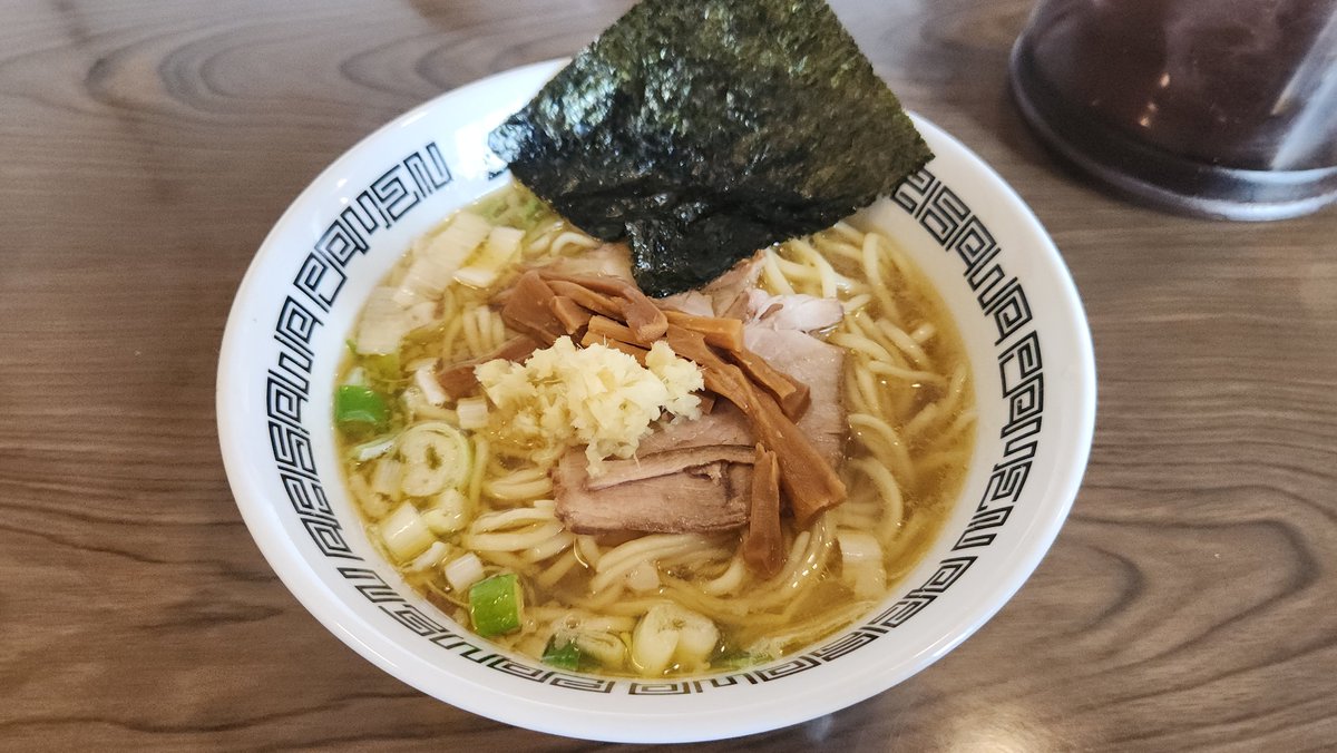 ushi987's tweet photo. らぁ麺あり澤にて生姜塩らぁ麺(中盛)をたべました。おいしかったです★★★

690円は安いです。お財布に優しい！ありがとうございます
#らぁ麺あり澤
#朝ラー https://t.co/CyrsyvzczT