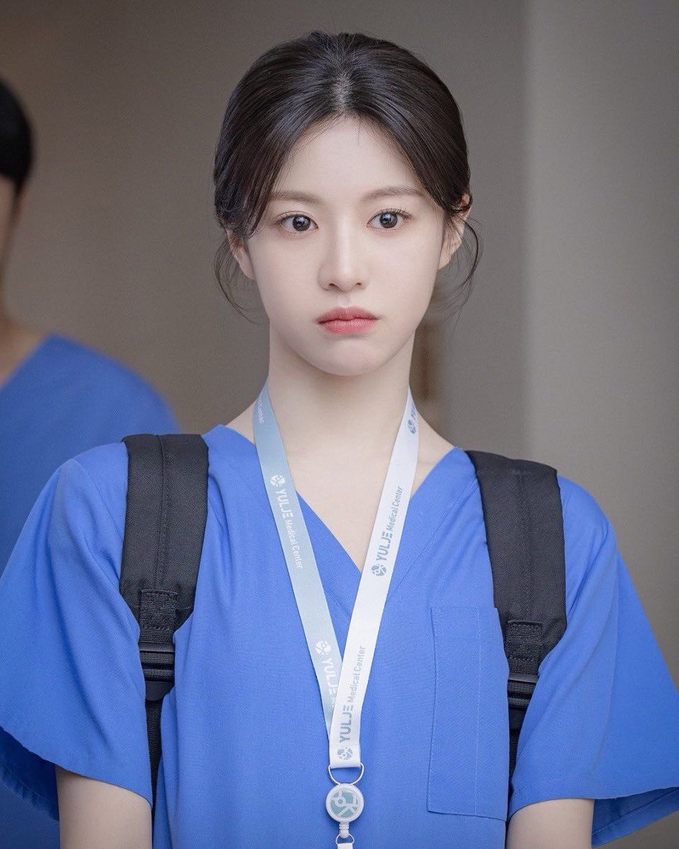 happyjung04's tweet photo. 이쯤에서 언슬전 오이영 다시보기 ⋆⁺₊⋆ 
병원 유니폼 입은 오이영이 ㄴㅁ좋아 https://t.co/WAlQwDqgkB