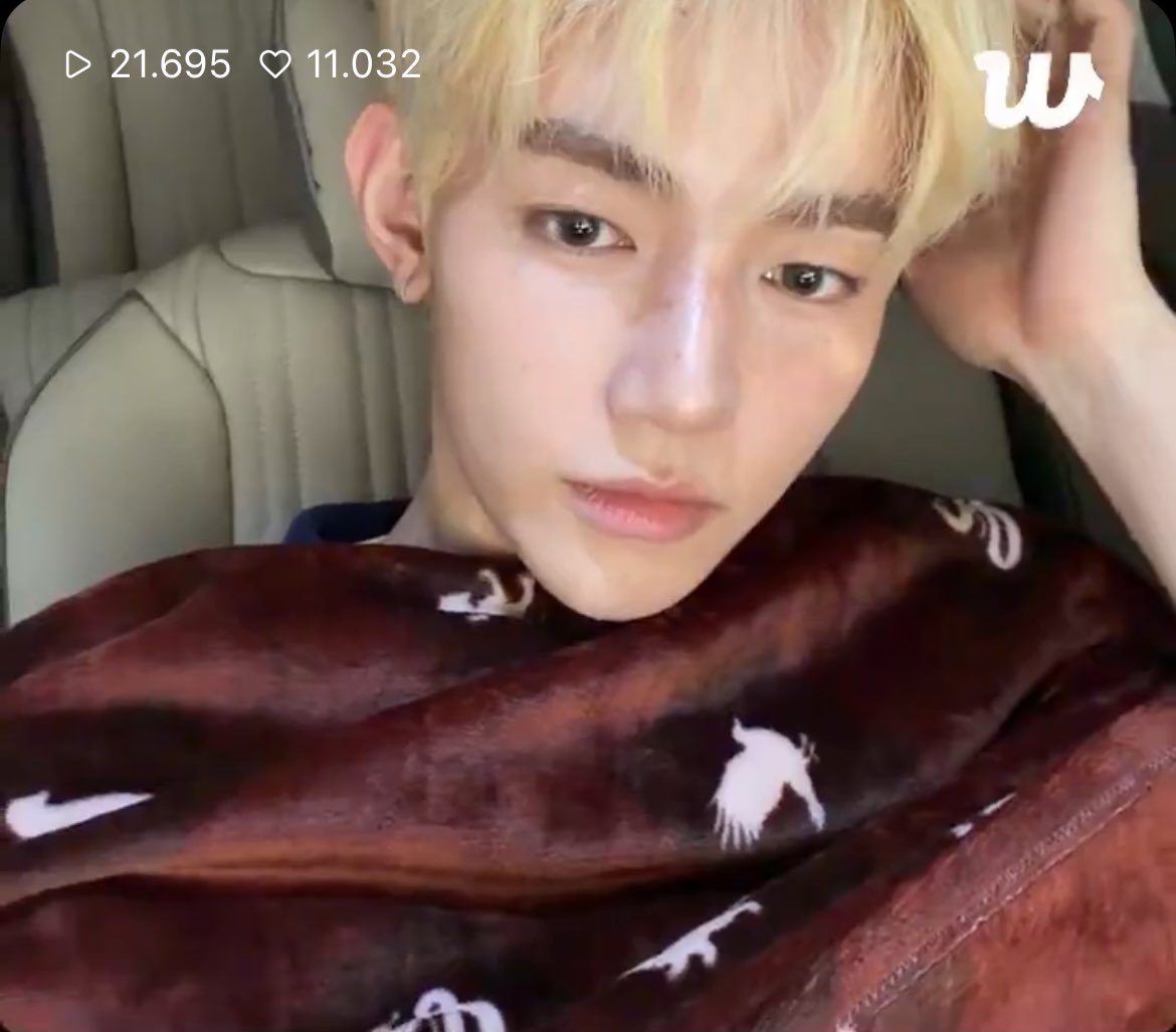 a2b1popbase's tweet photo. AND2BLE's Zhang Hao and Yoo Seungeon both debut blonde hair in latest Weverse Live. https://t.co/RUhXbuiDj6