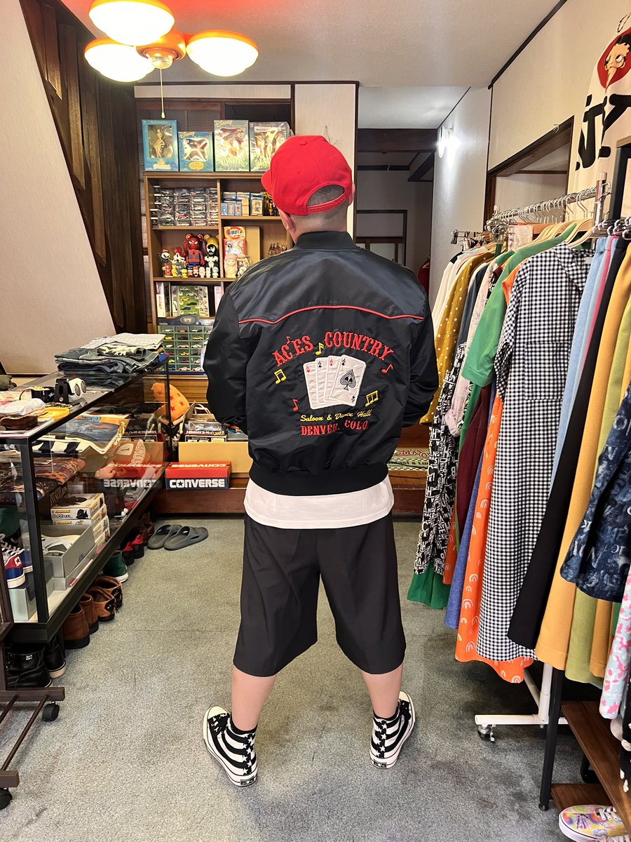 古着大好き君 集まり来たけど古着屋見つけてテンション上がってるタイスケくん