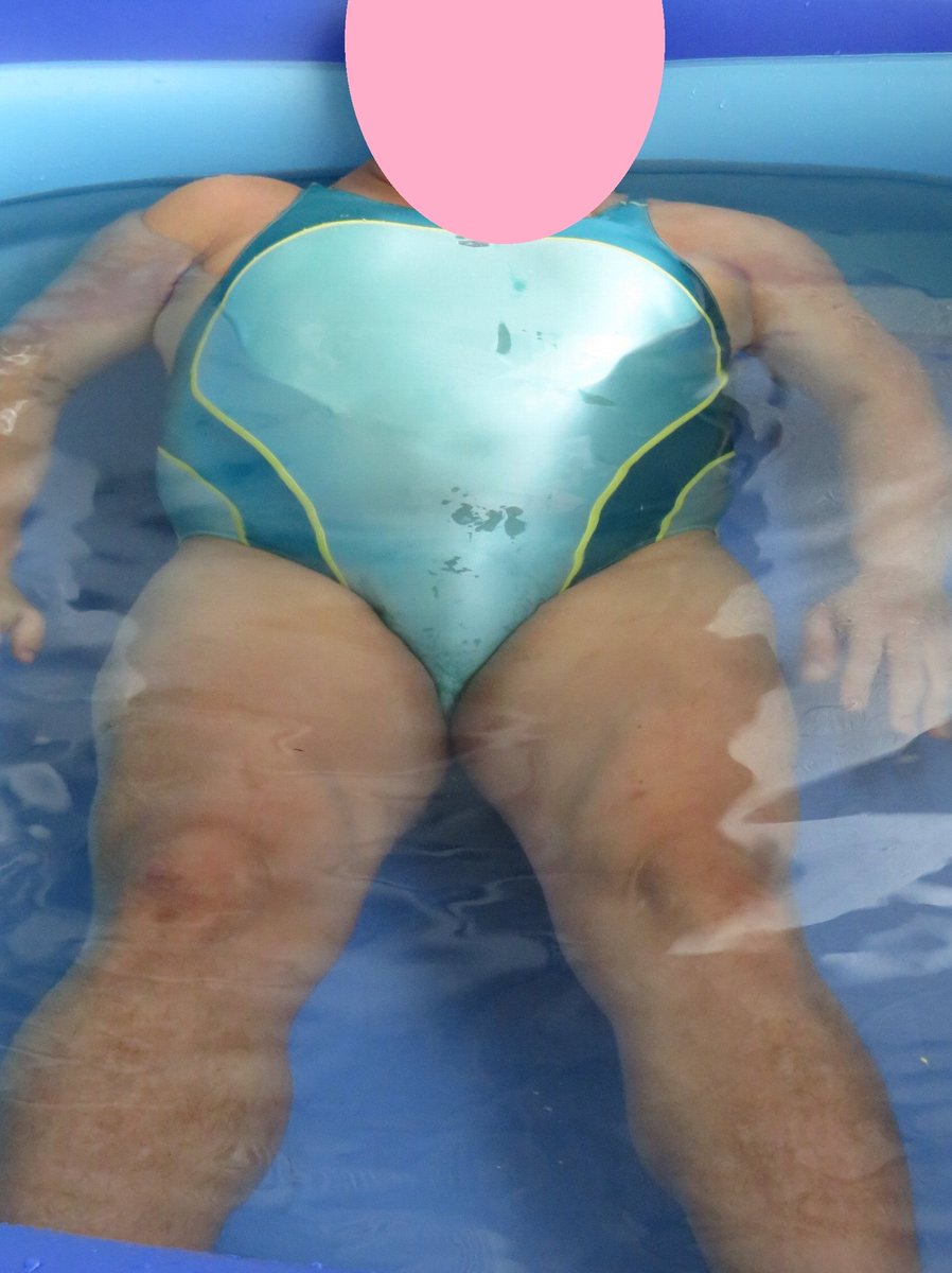 funagautubo's tweet photo. LEOHEXの競泳水着を着てビニールプールでまったり https://t.co/JXobBm1irR