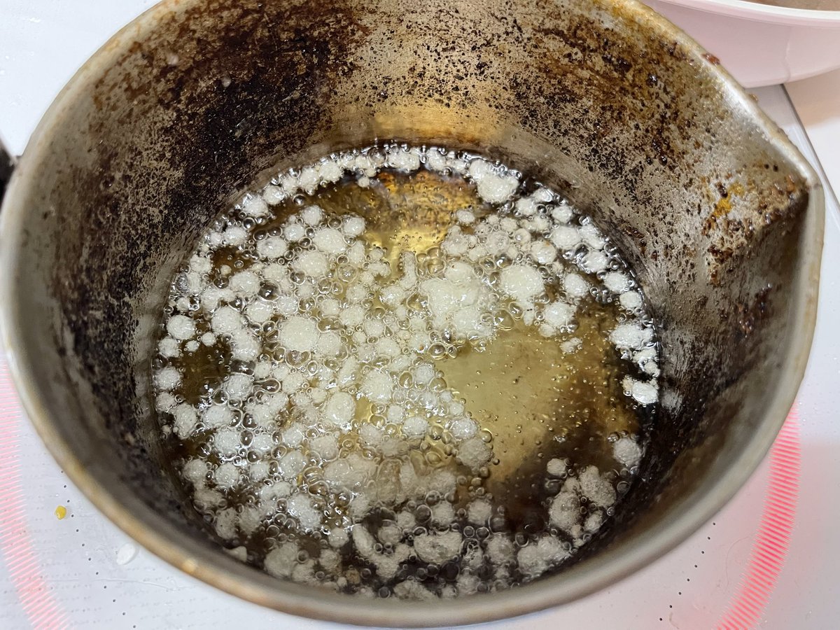 makicha_55's tweet photo. ←台風が来るってのに
　買い出しとか行かなかったポンコツ

「明日はお家にあるもので
   何かおいしいもの作ろう」

とﾑｽﾒと約束したので

…仕込んでます。 https://t.co/MFLCrZkh4K