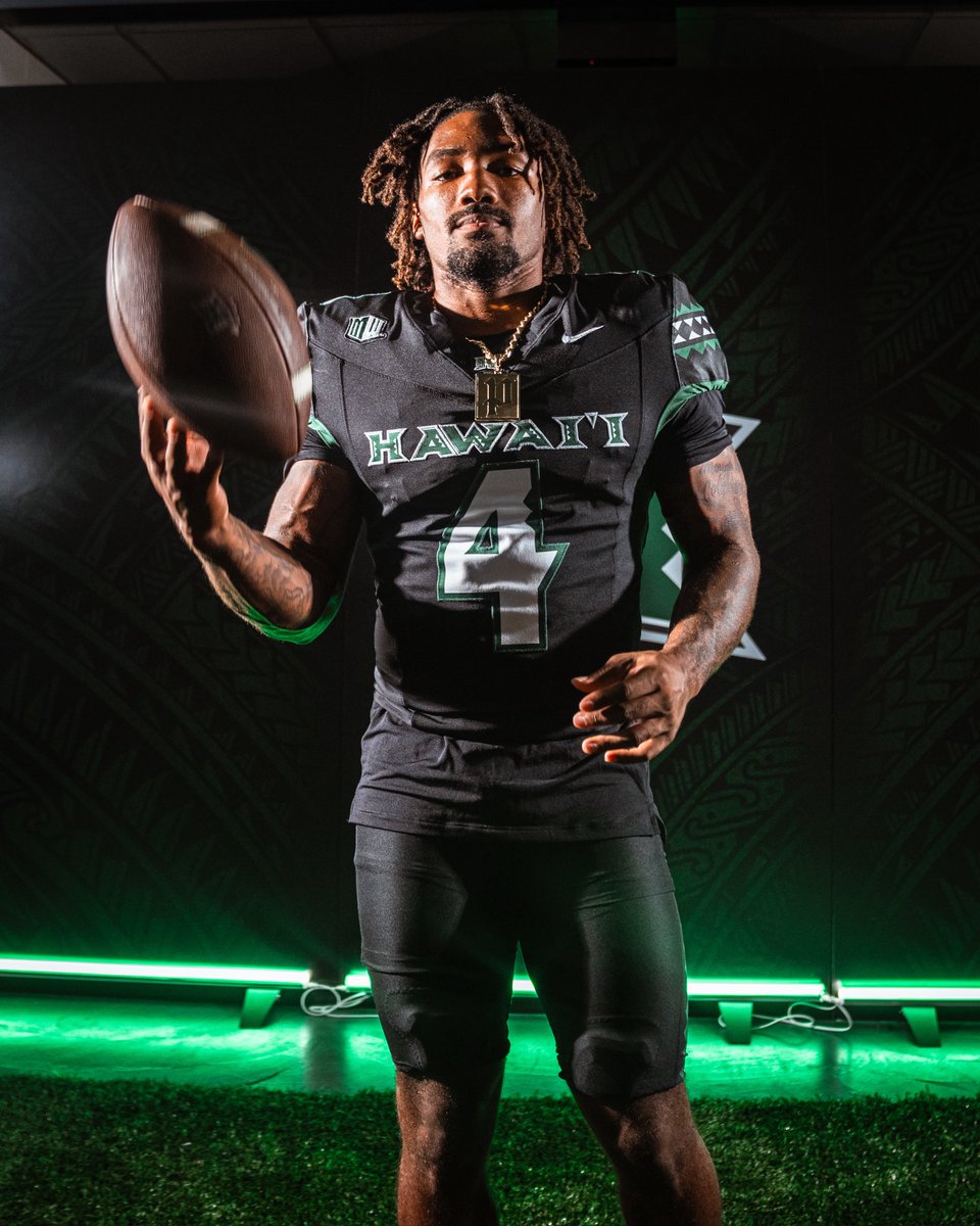 HawaiiFootball's tweet photo. No fly zone 🚫

#BRADDAHHOOD x #GoBows https://t.co/Z88giiAfE0