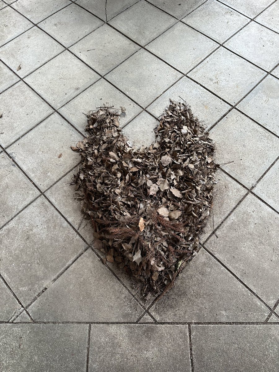 sobuki's tweet photo. 今日はこちらから
初伏見稲荷神社へ！
一番上まで登るか悩んで、途中の池から片道40分かかるとの看板を見て、パフォーマンスに影響しそうだったので断念。残念。 https://t.co/SChgzeVkyX