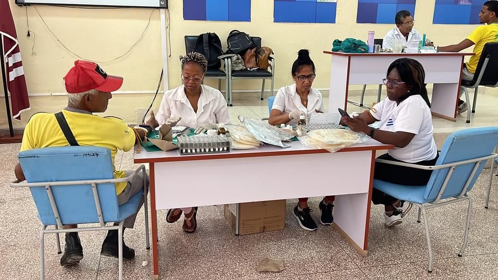 AdianisRoman's tweet photo. Donación de sangre en la Universidad de Oriente: estudiantes, profesores y trabajadores se unieron en homenaje al centenario de Fidel Castro Ruz, reafirmando solidaridad y compromiso social.
 #SantiagoDeCuba #UniversidadDeOriente #DonaciónDeSangre #CentenarioFidel
@LaCmkc https://t.co/PW7LJYpc7x